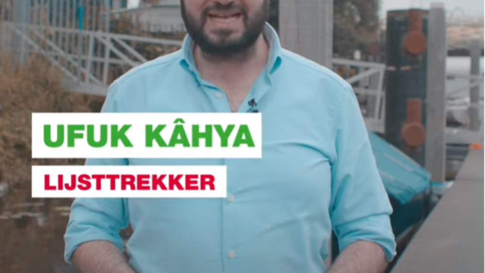 Ufuk Kayha op de tramkade