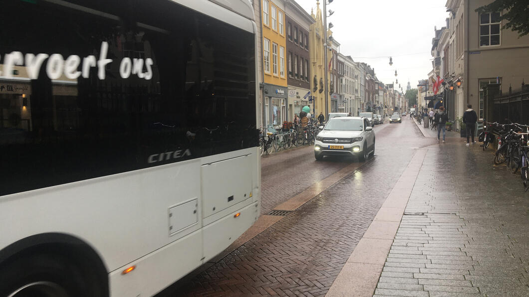 druk verkeer in de Hinthamerstraat