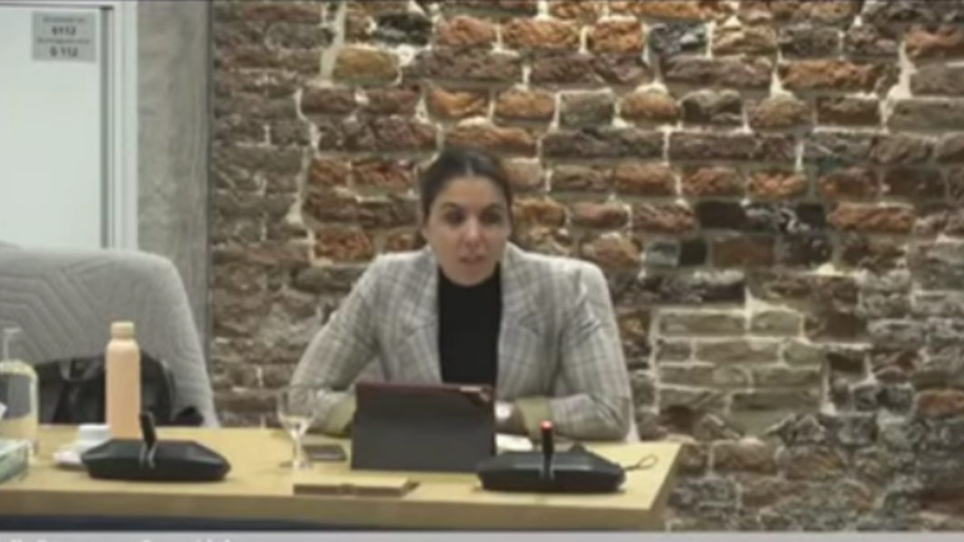 Yeliz Dogan aan het woord in de raadsvergadering van 9 november 2021