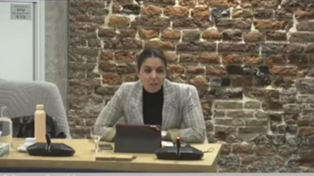 Yeliz Dogan aan het woord  in de raadsvergadering van 9 november 2021