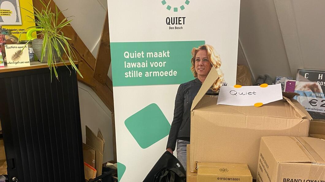 kantoor van Quiet vol dozen goederen