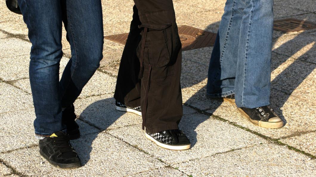 one step 3 wandelende benen webversie rgbstockfoto.jpg