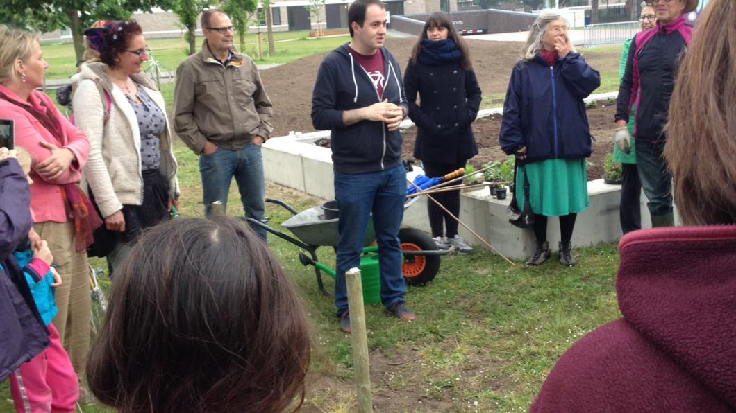 Ufuk opent buurttuin Bietje bij Bietje Ufuk opent buurttuin Bietje bij Bietje