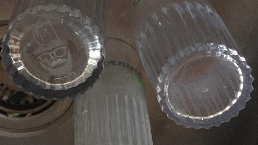 plastic glazen.jpg