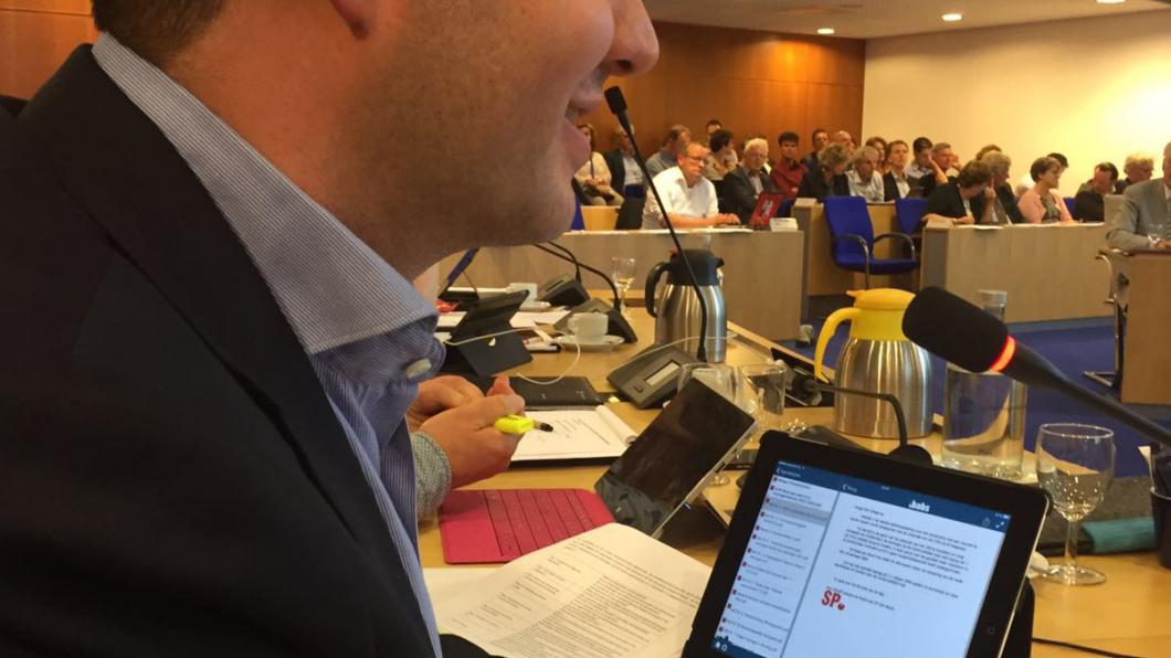ufuk kâhya bij behandeling van de voorjaarsnota 14 juni 2016.jpg