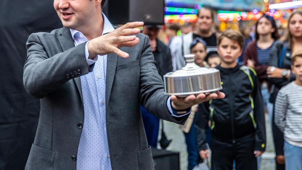 ufuk opent Bossche kermis augustus 2019.jpg