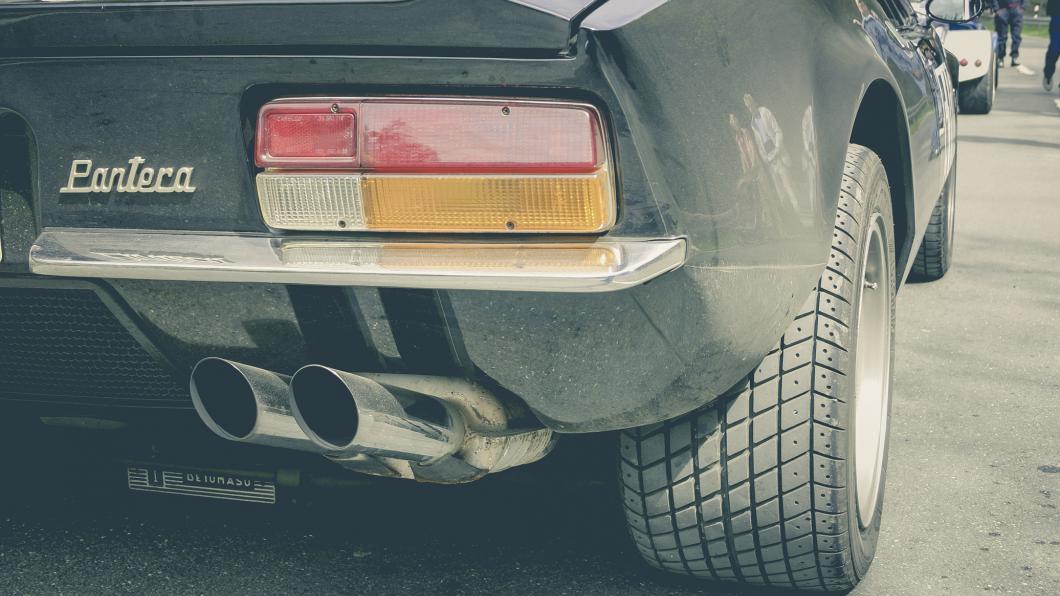 uitlaat van auto web pexels-photo-97045 december 2016.jpg