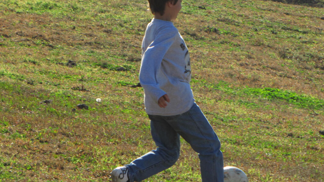voetballend jongetje.jpg