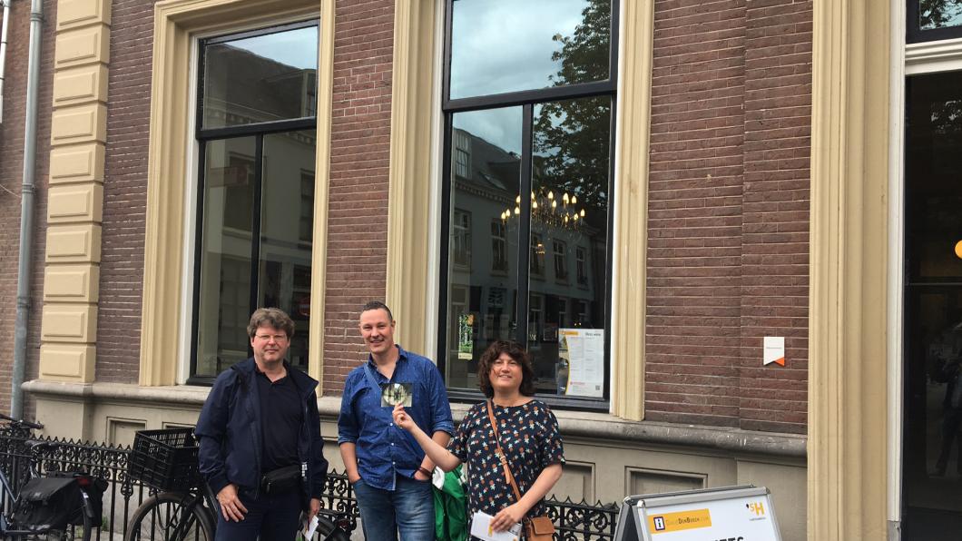 voor het pand van Kring Vrienden van 's-Hertogenbosch voor het pand van Kring Vrienden van 's-Hertogenbosch