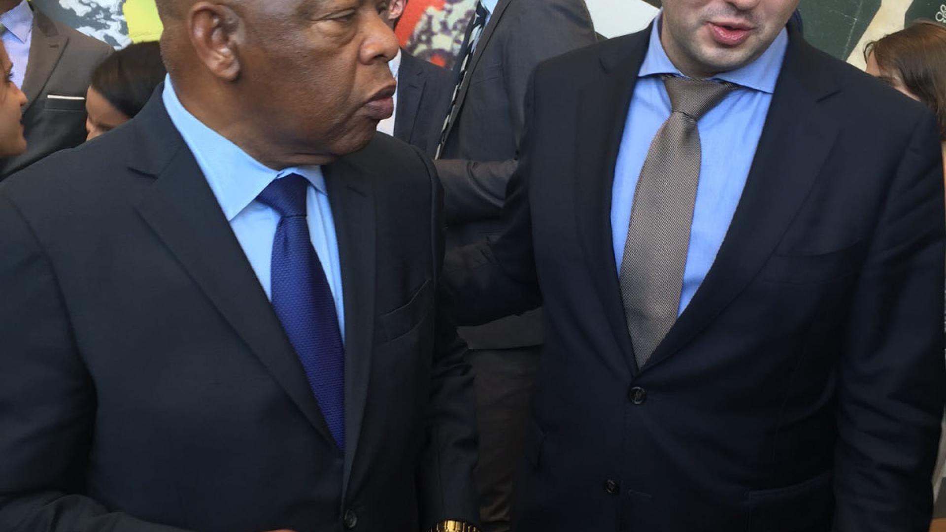 11 foto van Ufuk Kâhya met John Lewis Atlanta GA, augustus 2015 IMG-20150818-WA0002.jpg