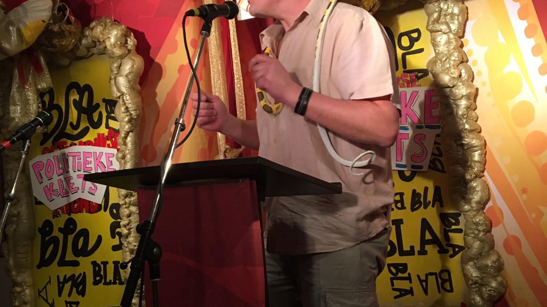 Patrick Leenders als Freek Vonk Politieke Klets