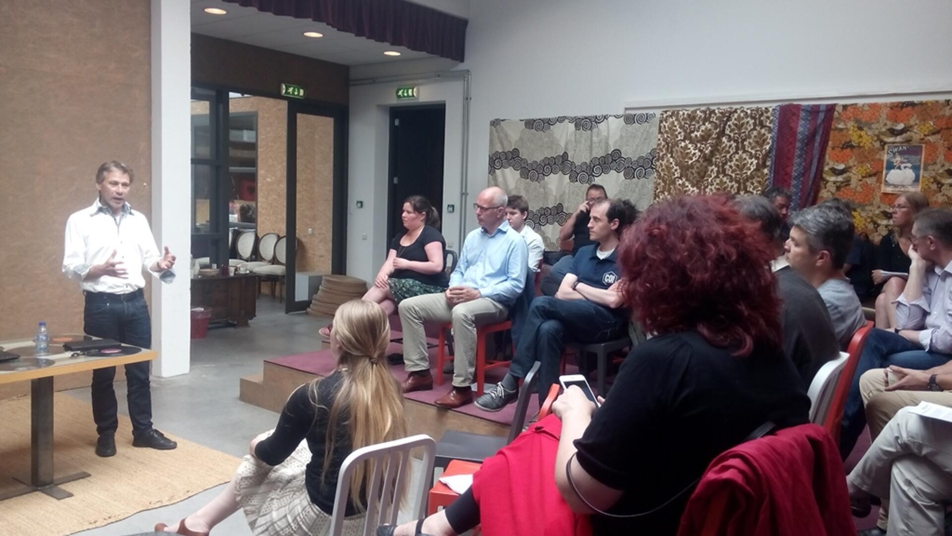 Tweede Kamerlid Rik Grashoff opent de regionale discussiebijeenkomst van de afdelingen Brabant en Limburg op 6 juni in Eindhoven.